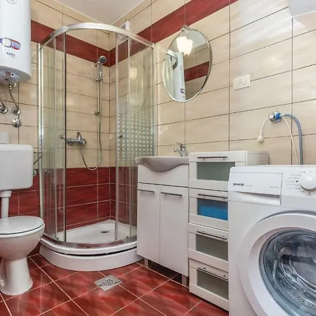 One-bedroom In Apartment *